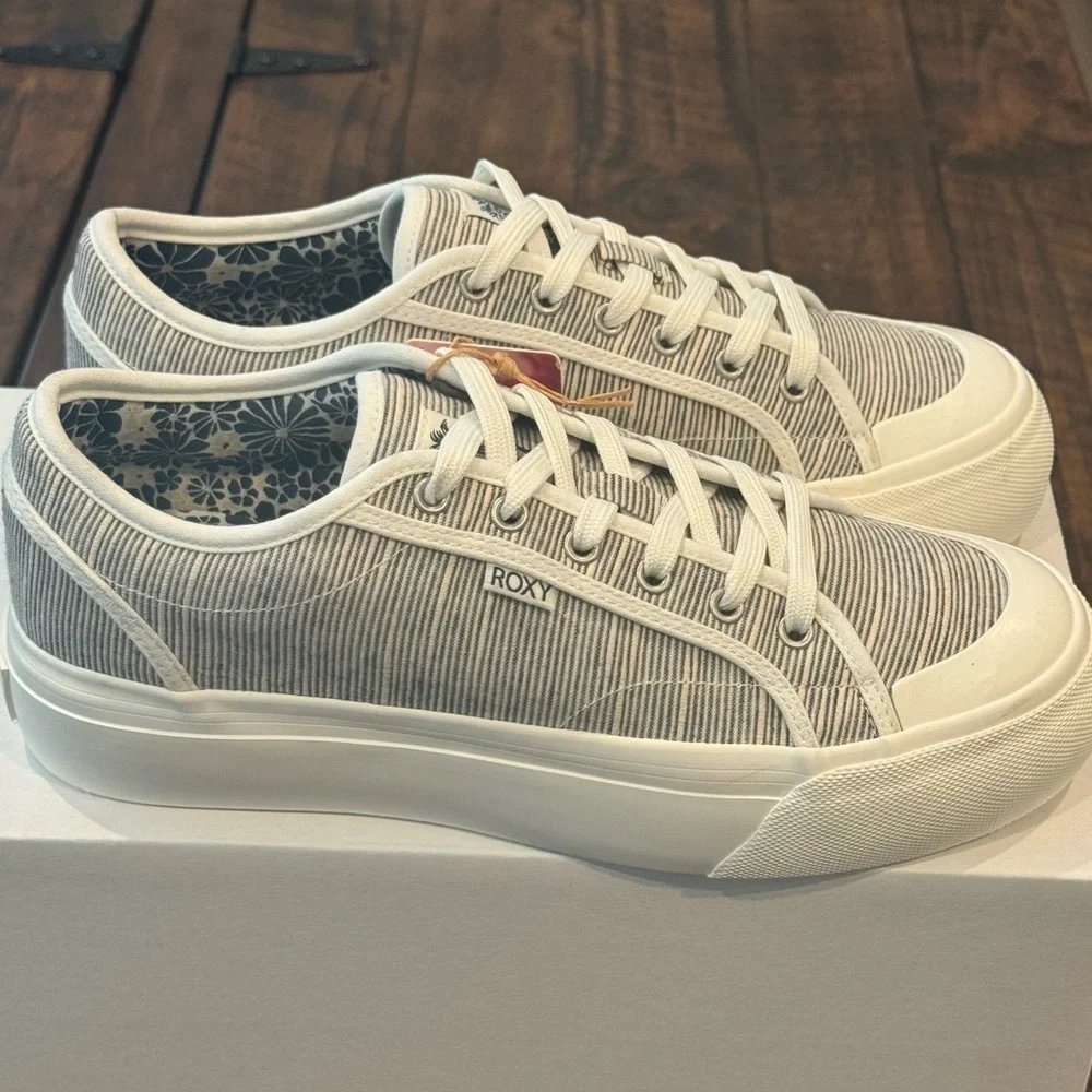 Roxy Cruizer Platform Sneaker